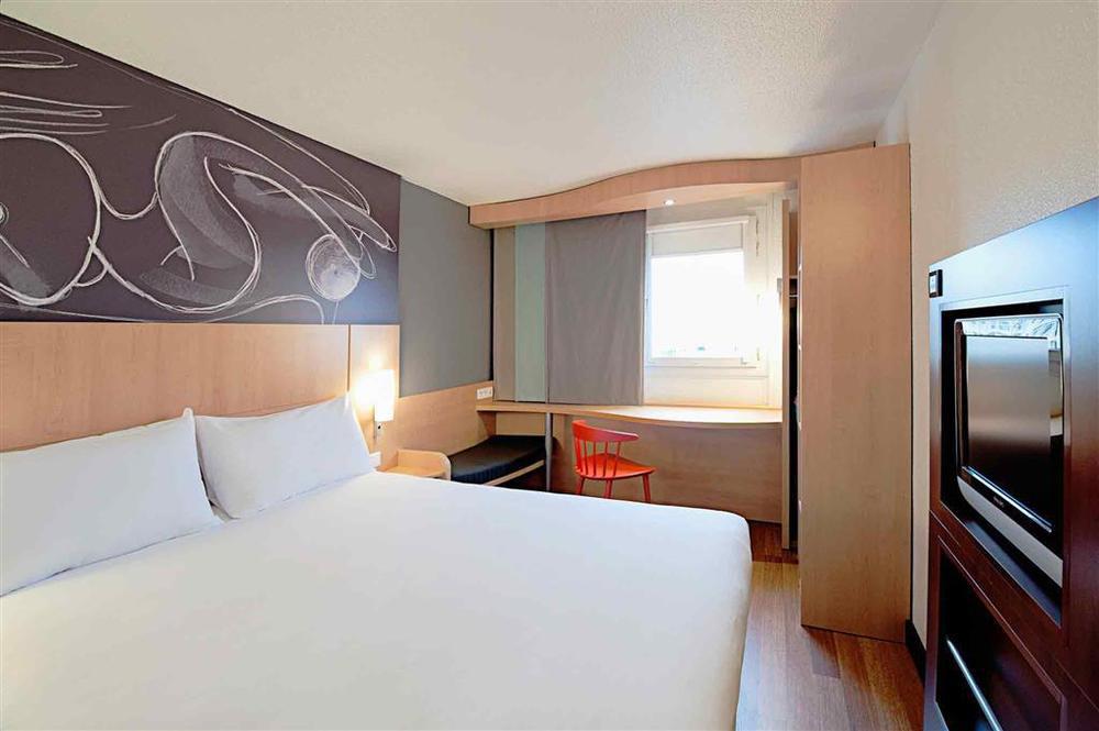 Ibis Levallois Perret Exterior photo
