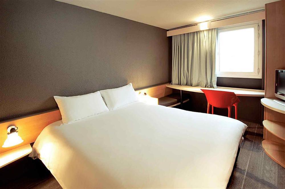 Ibis Levallois Perret Exterior photo